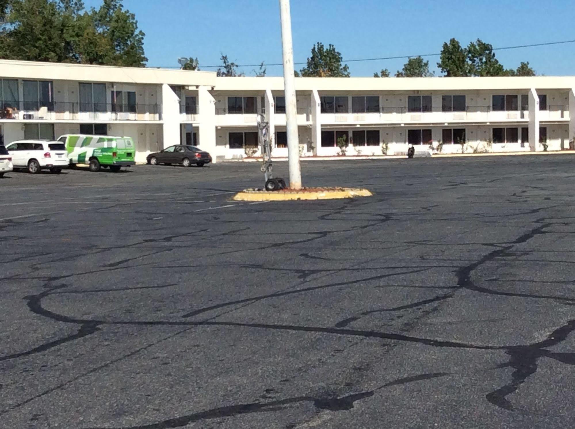 Motel 6 Burlington Exterior photo