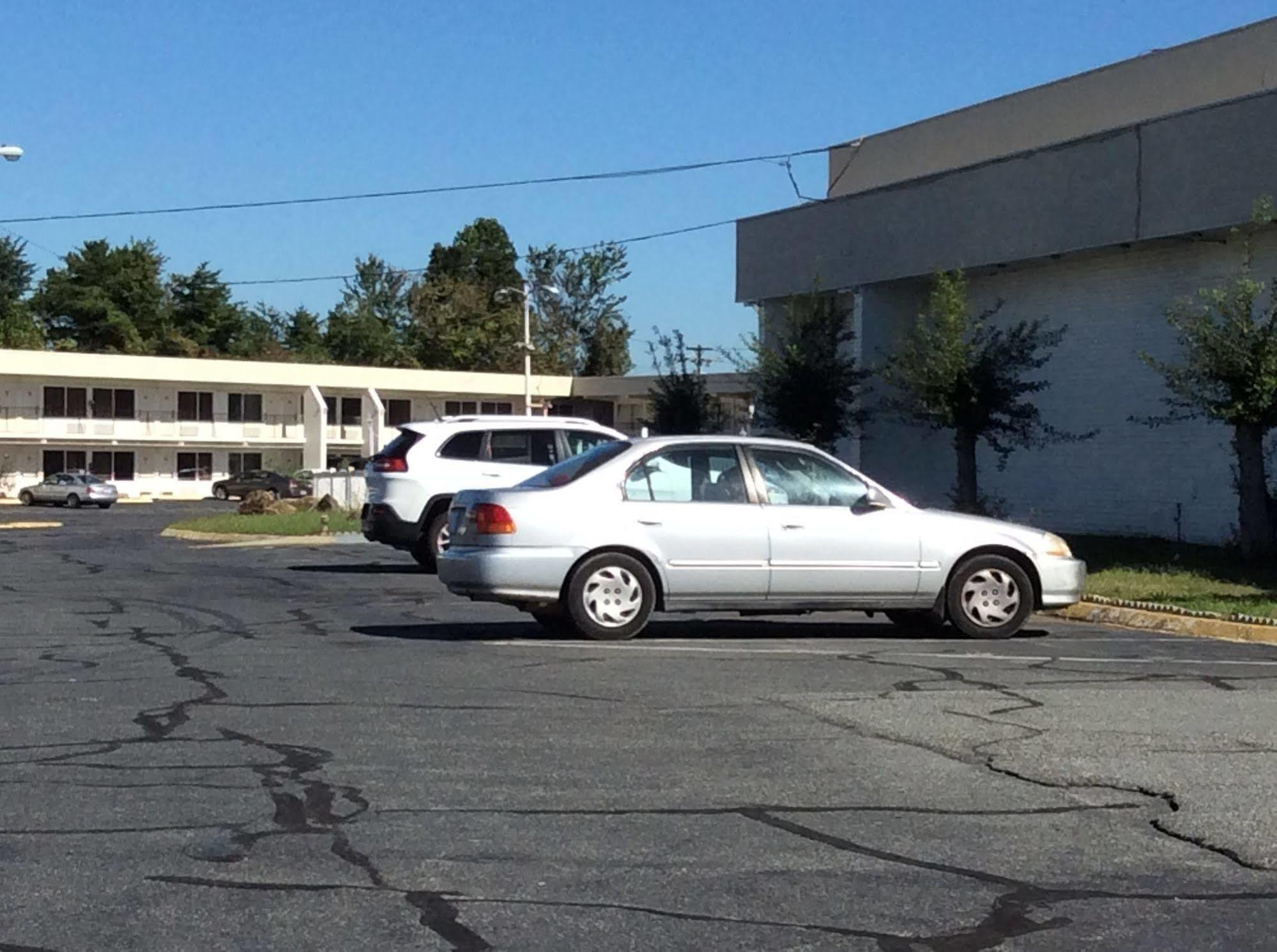 Motel 6 Burlington Exterior photo