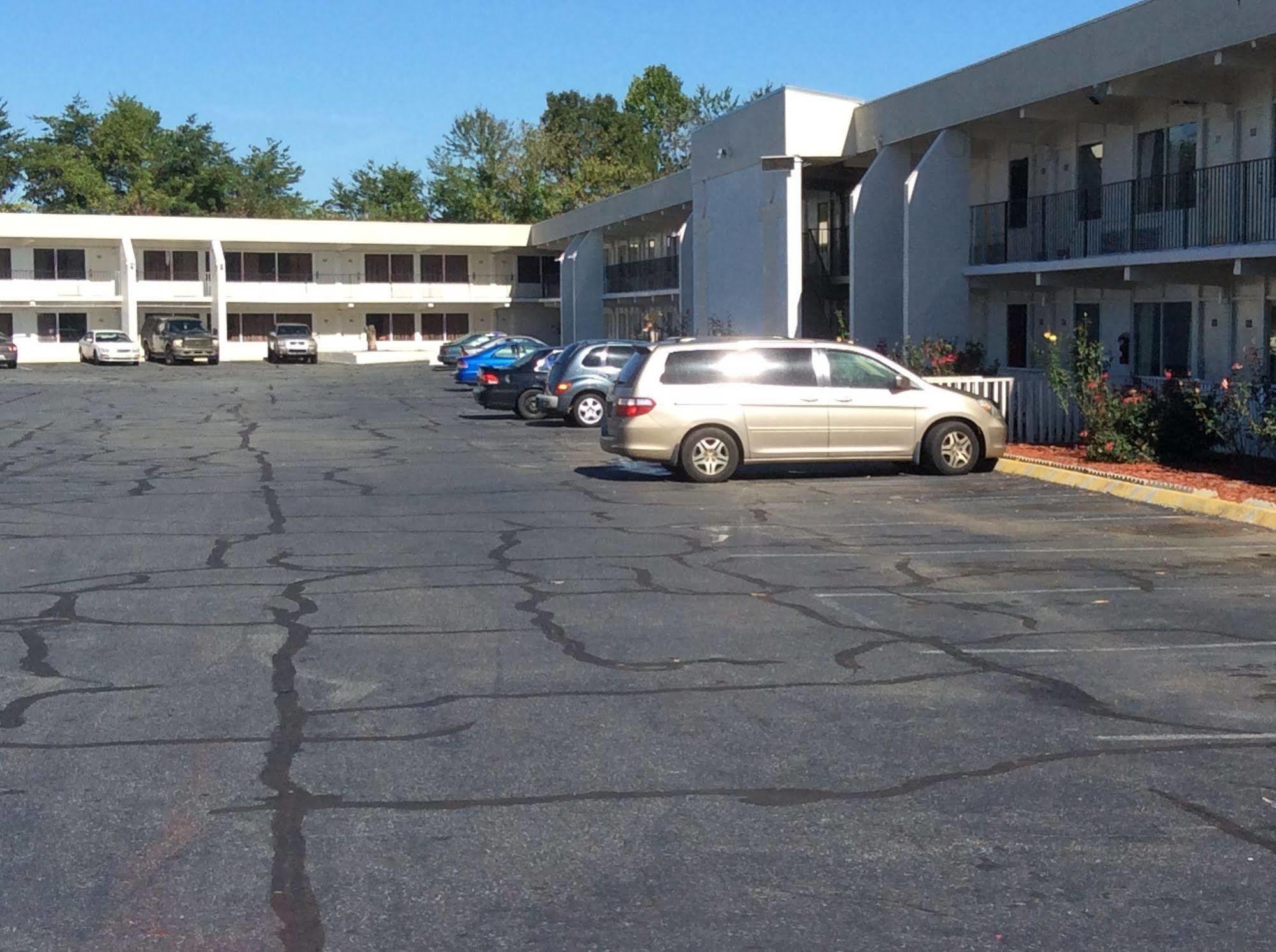 Motel 6 Burlington Exterior photo